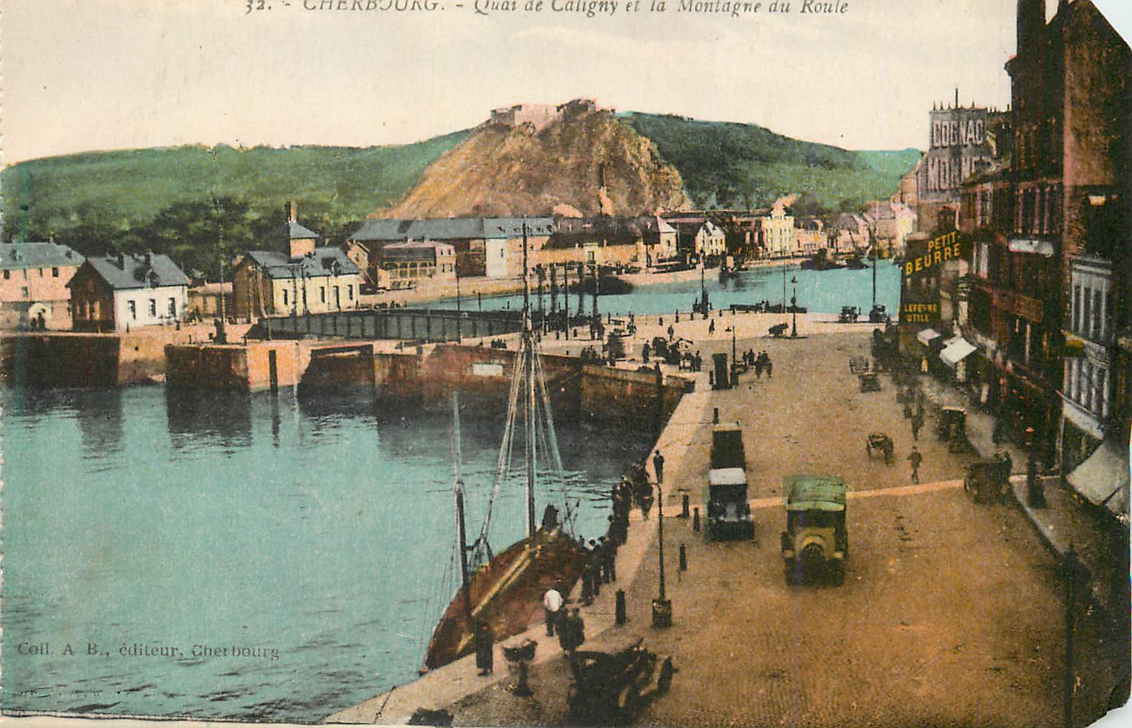 CPA Cherbourg Quai de Caligny et la Montagne du Route