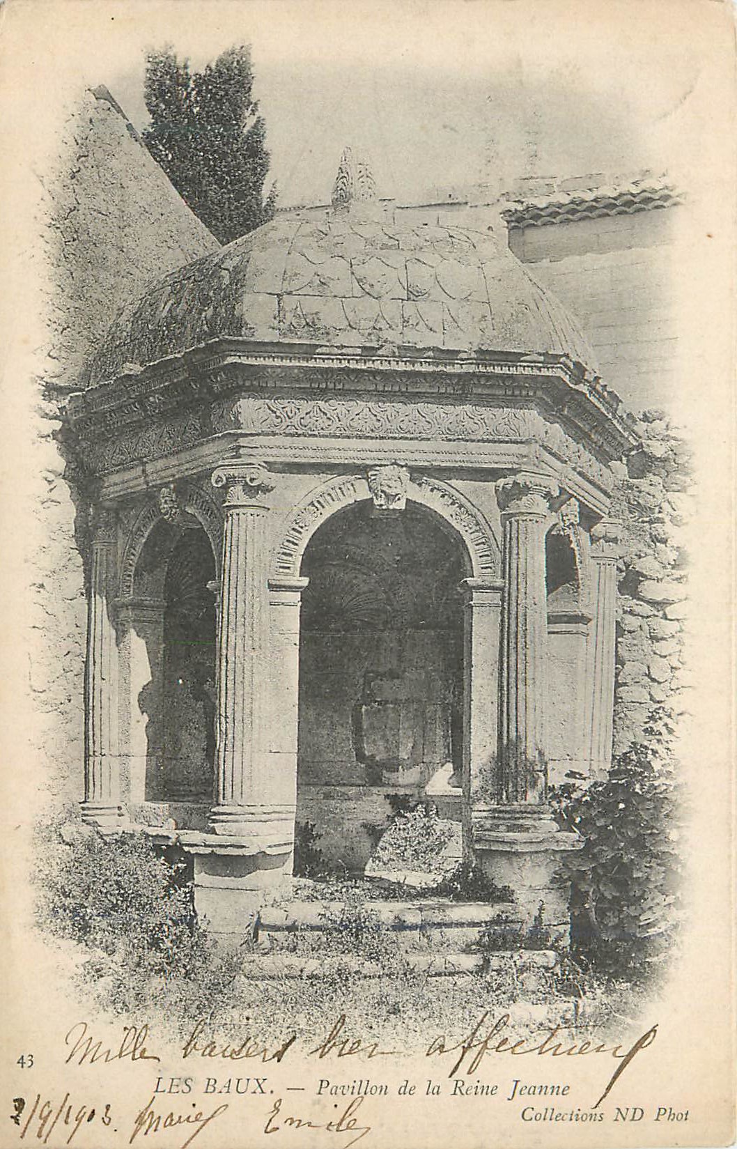 Les Baux — Pavillon de la Reine Jeanne — Collections ND Phot