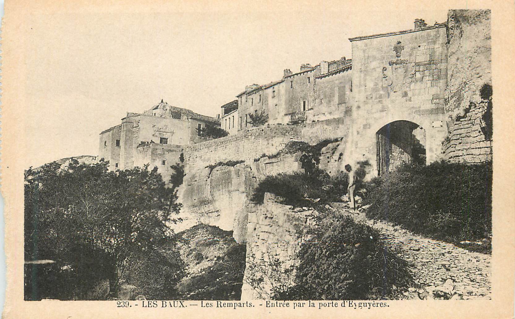 Les Baux — Die Mauern — Eingang durch das Eyguyères-Tor — n° 239