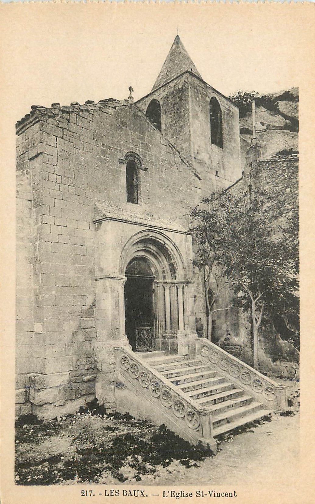 Les Baux - L'Église Saint-Vincent — éditeur inconnu, n° 217