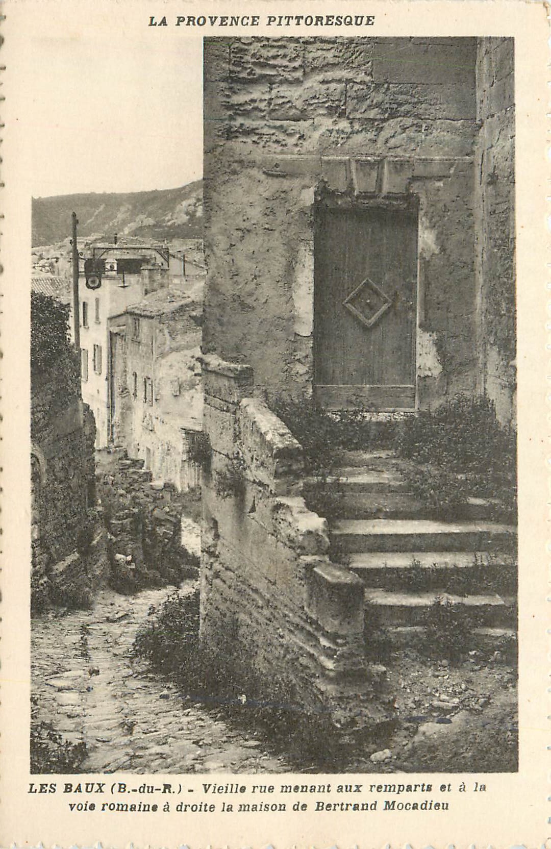 CPA Les Baux (B du R) La Provence Pittoresque Vieille Rue Menant aux Remparts et a la Voie Romaine 