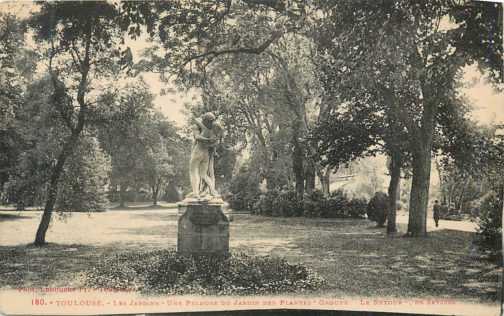 Toulouse - Les Jardins - Une Pelouse du Jardin des Plantes - Groupe 'Le Retour', de Seysses