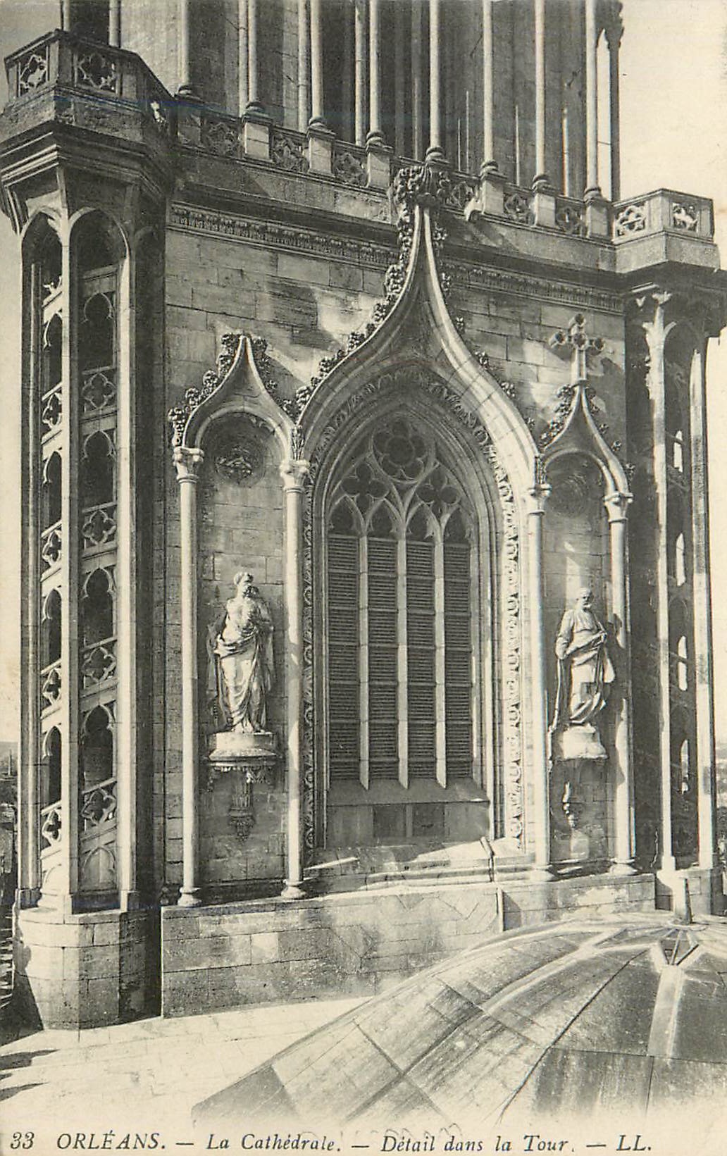 CPA Orleans La Cathedrale Detail dans la Tour