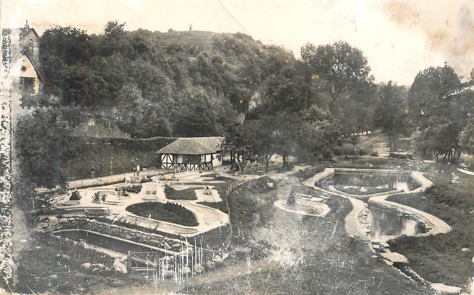 CPM Les Alpes Mancelles Saint Leonard des Bois (Sarthe) Le Parc de l'Hotel du Touring