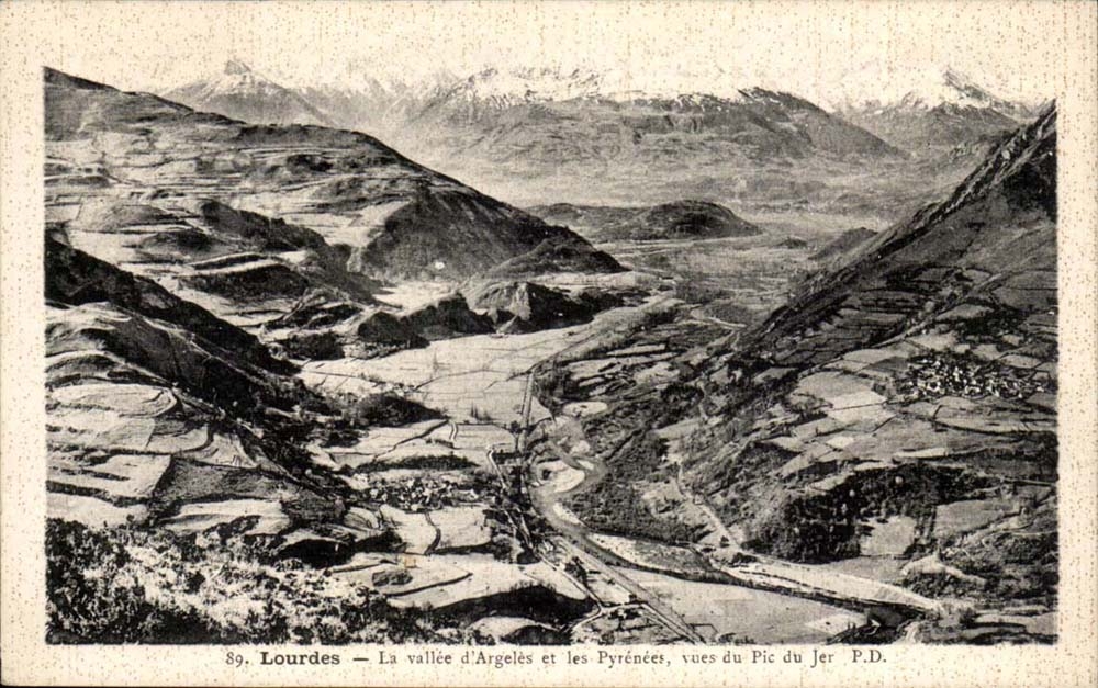 Lourdes CPA La vallee d'Argeles et les Pyrenees vues du pic du Jer