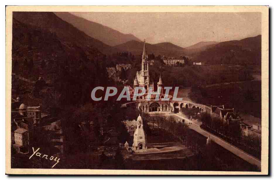 Lourdes CPA La basilique vue prise du chateau fort