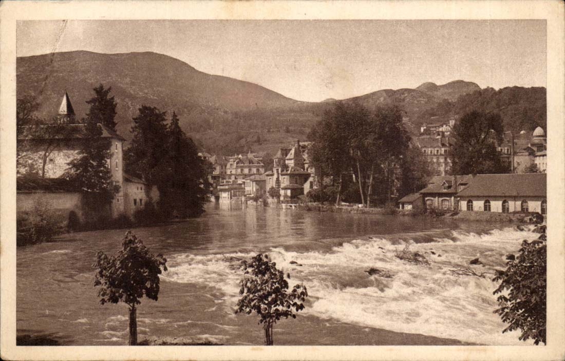 Lourdes CPA La chute du Gave