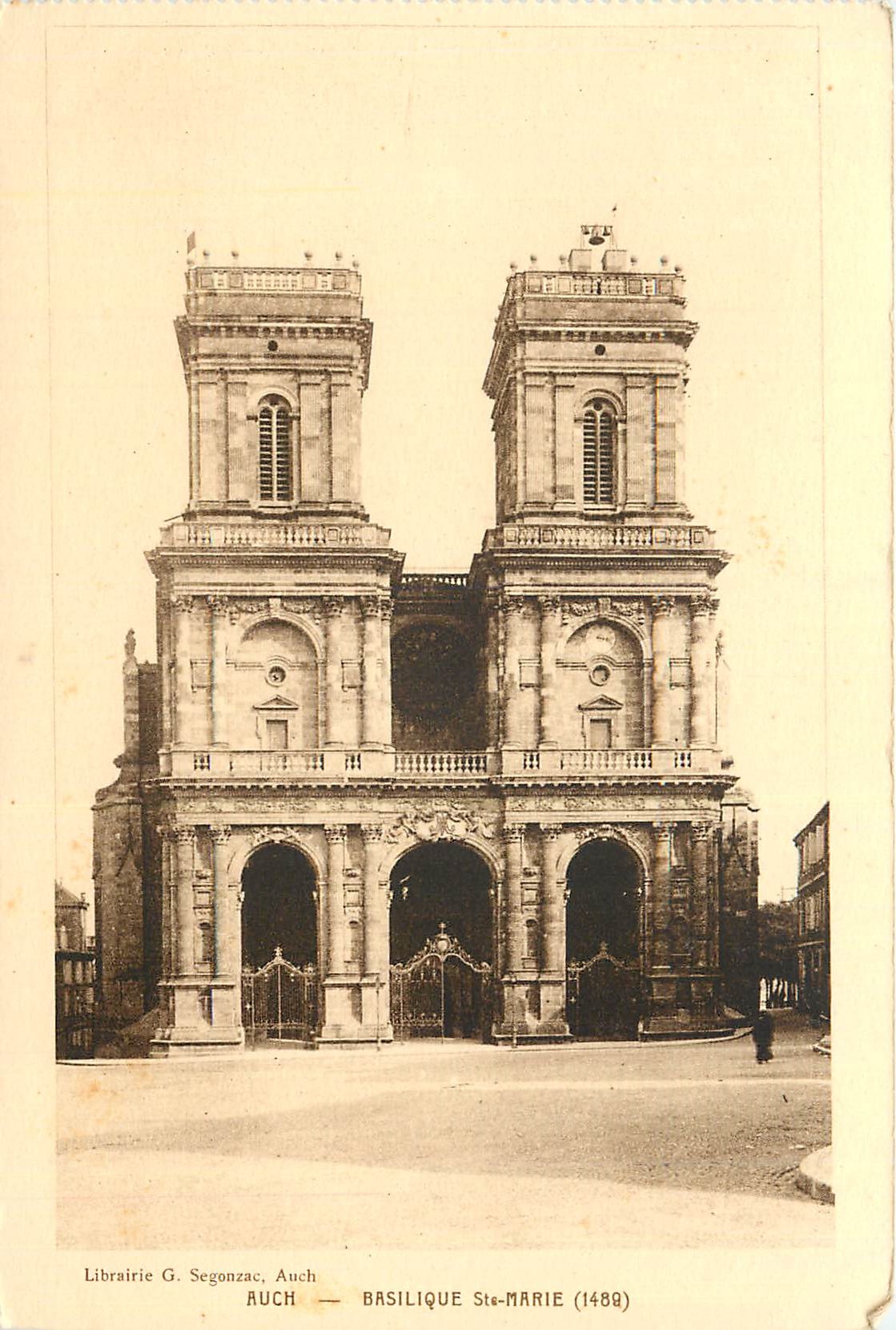 CPA Librairie G Segonzac Auch Ruch Basilique Ste Marie (1489)