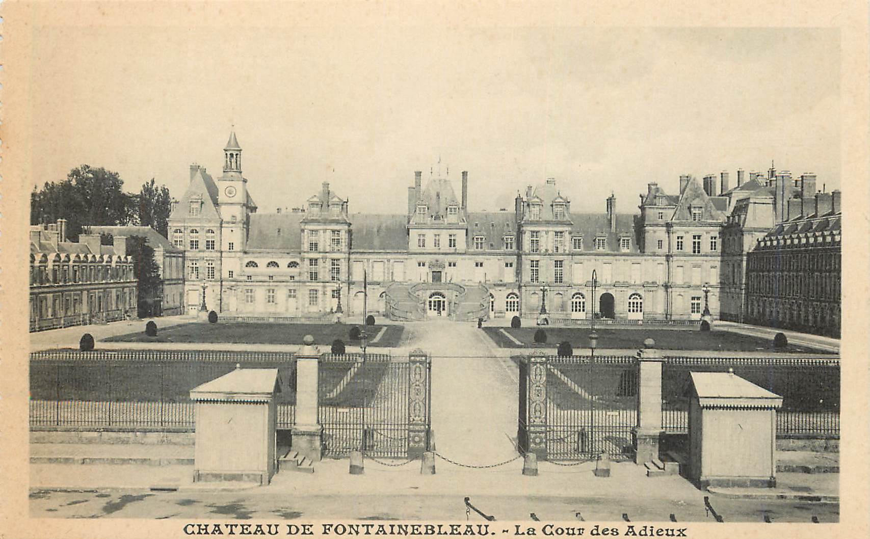 Schloss Fontainebleau — La Cour des Adieux