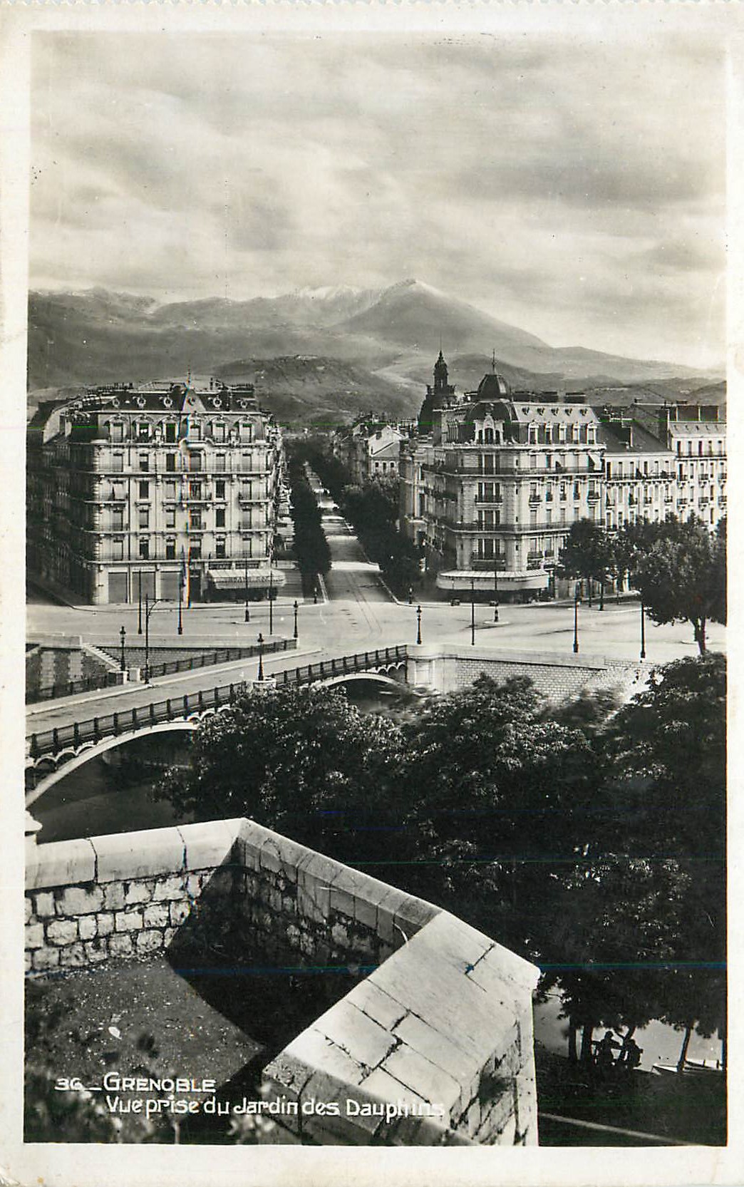 Grenoble — Vue prise du Jardin des Dauphins — éditeur inconnu, n° 36