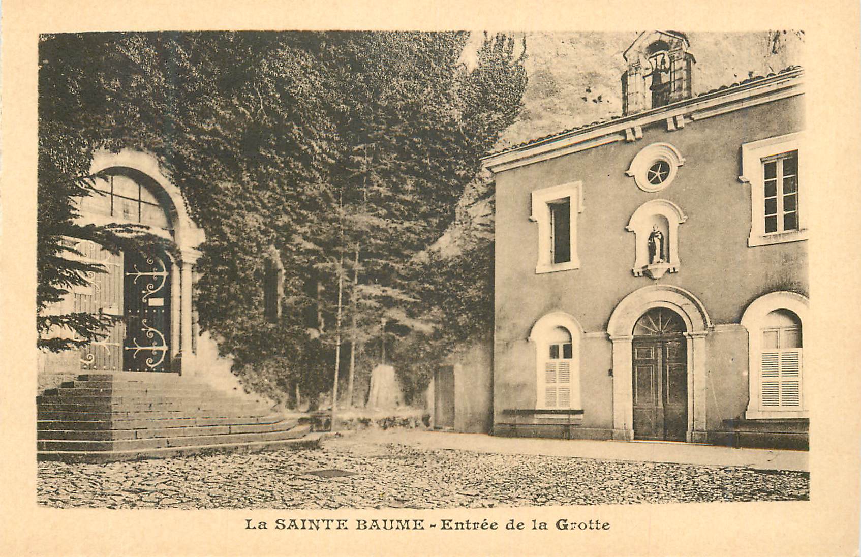 CPA La Sainte Baume Entree de la Grotte