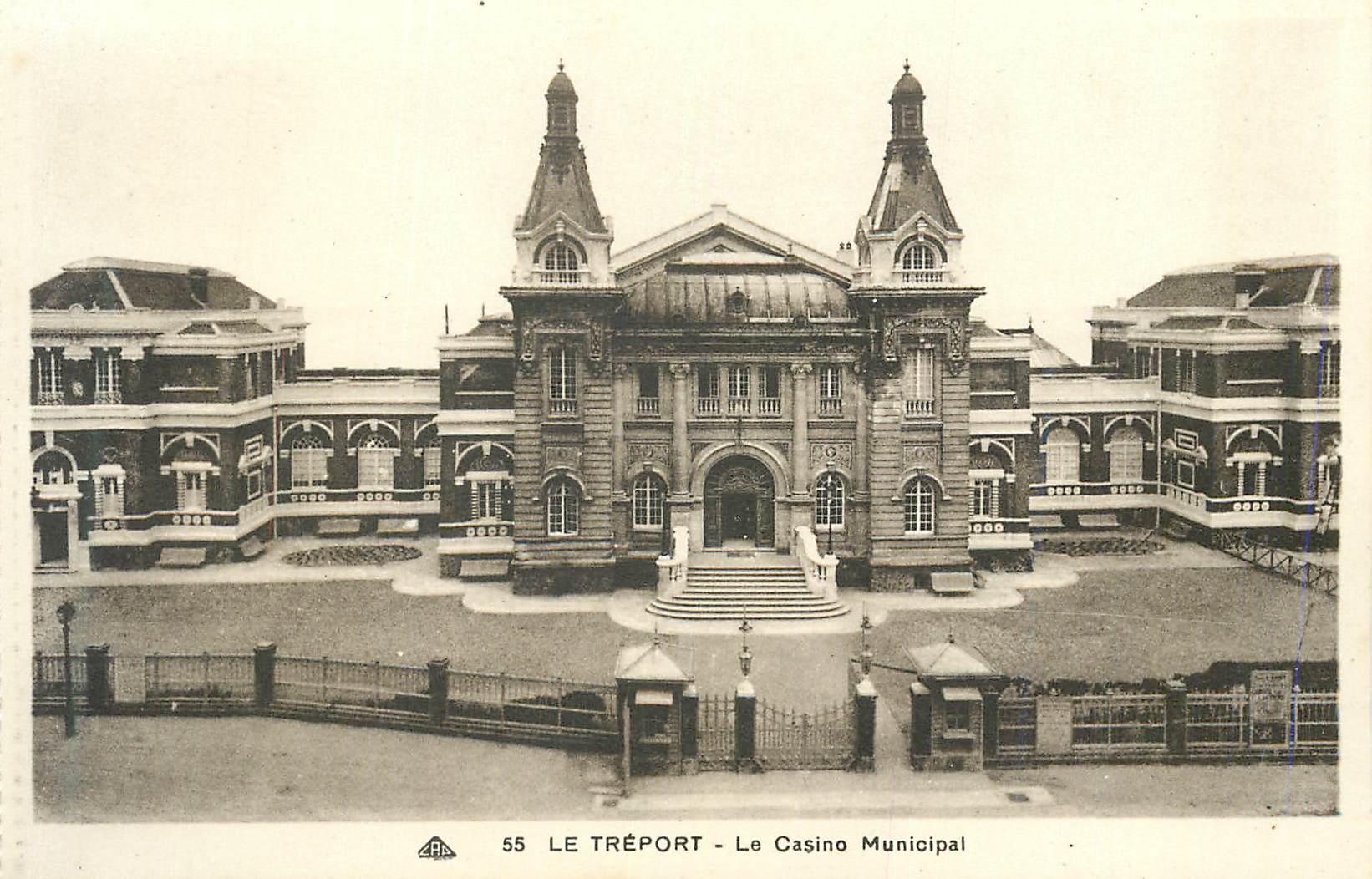 CPA Le Treport Le Casion Municipal