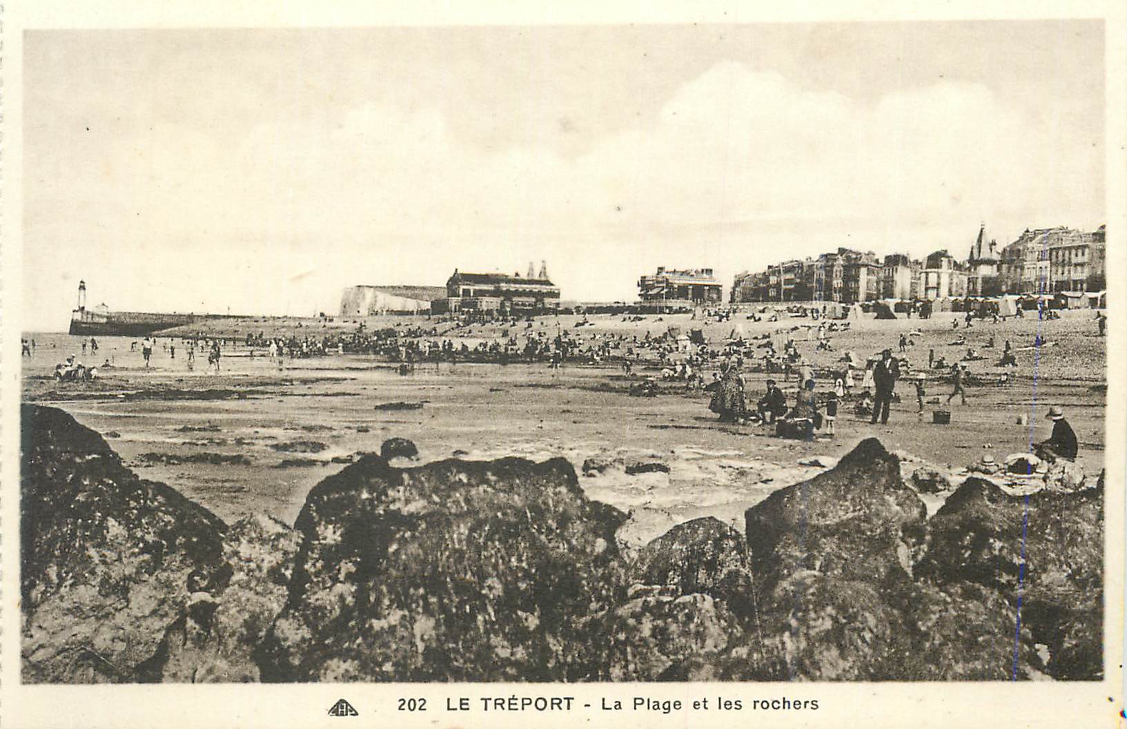 CPA Le Treport La Plage et les rochers
