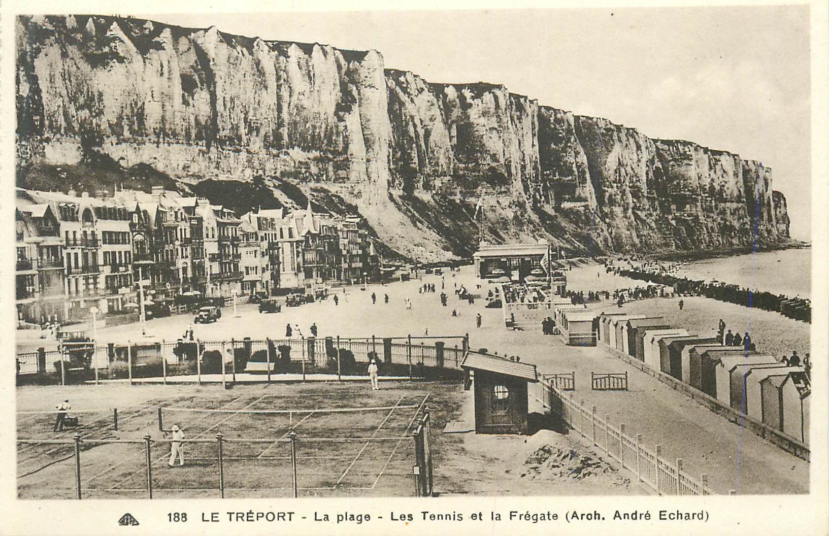 CPA Le Treport La plage les Tennis et la Fregate (Arch André Echard)