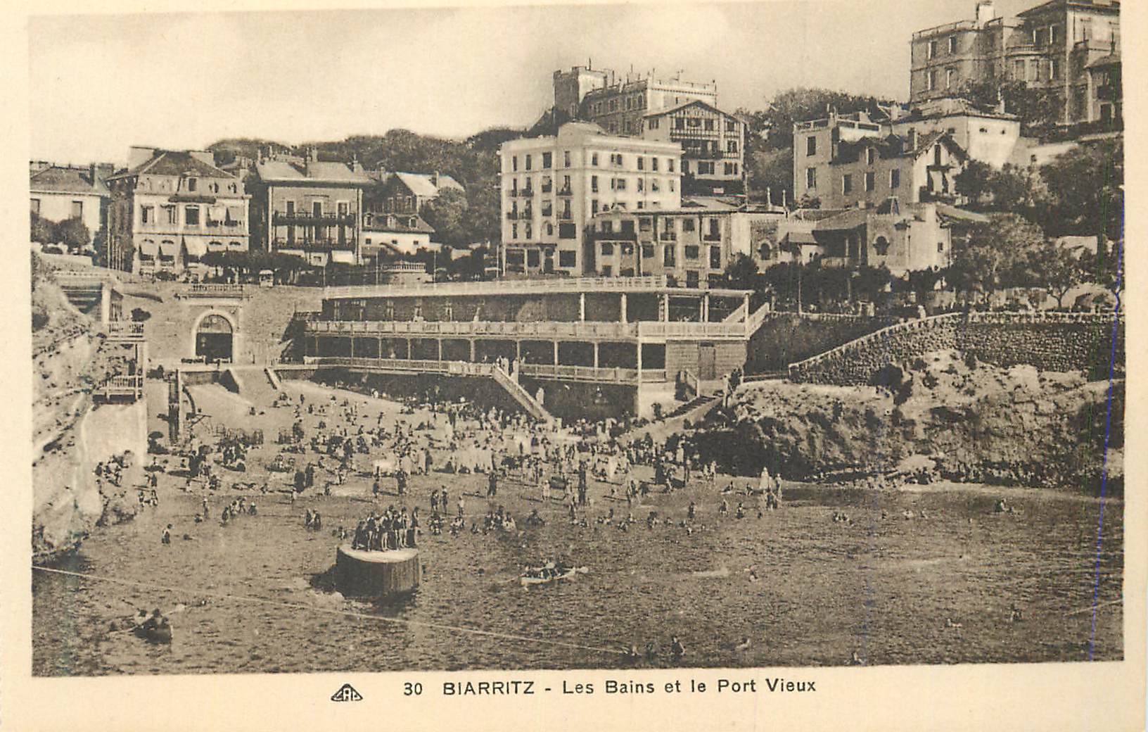 CPA Biarritz Les Bains et le Port Vieux