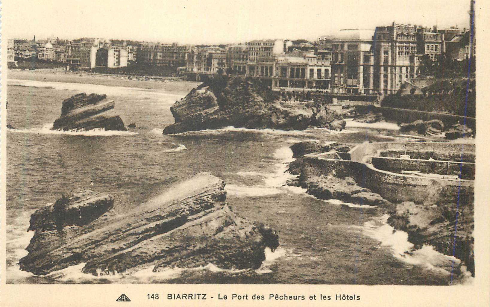 Biarritz - Le Port des Pêcheurs et les Hôtels — éditeur A.P.A. n° 148