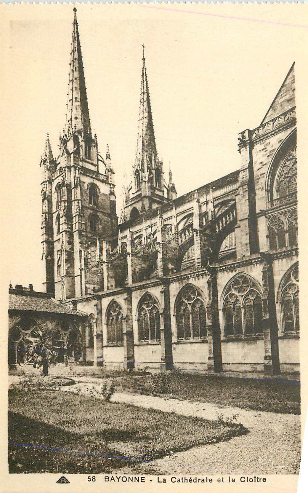 CPA Bayonne La Cathedrale et le Cloitre