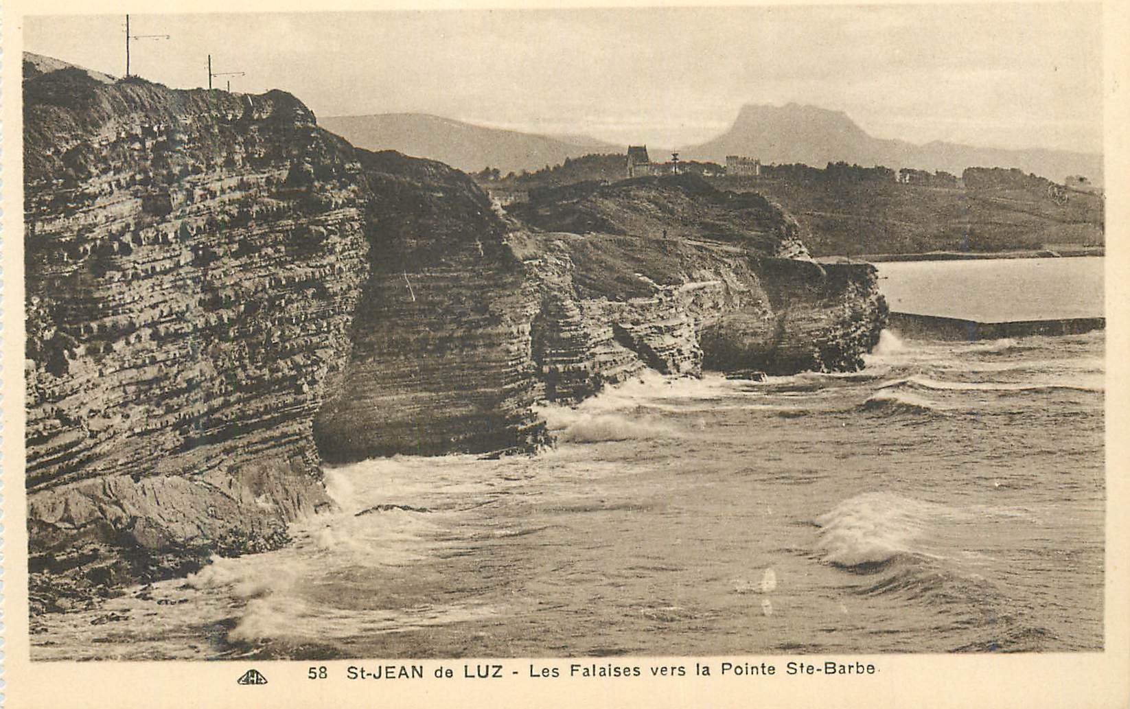 St-Jean de Luz - Les Falaises vers la Pointe Ste-Barbe — série 58, éditeur A.A. (logo visible)