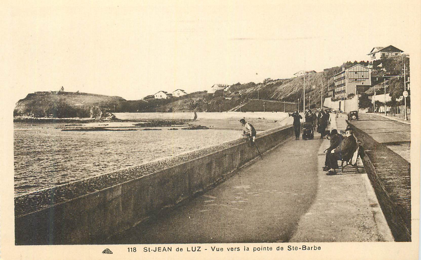 CPA St Jean de Luz Vue vers la pointe de Ste Barbe