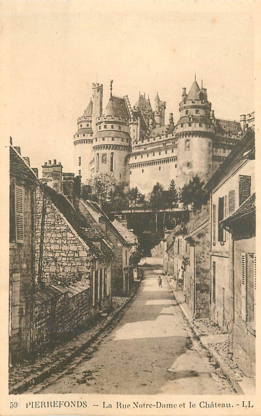 PierreFonds — La Rue Notre-Dame et le Château — LL