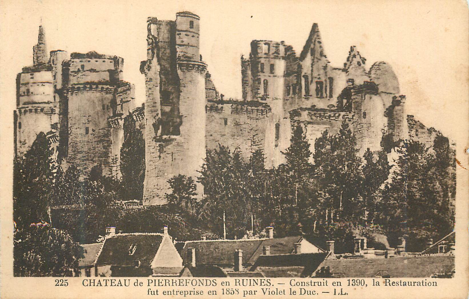 CPA Pierrefonds Le Chateau en Ruines Construit en 1390 La Restauration fut entreprise en 1853 par Violet le Duc