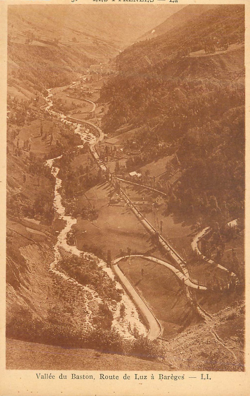 CPA Luz Vallee du Baston Route de Luz a Bareges