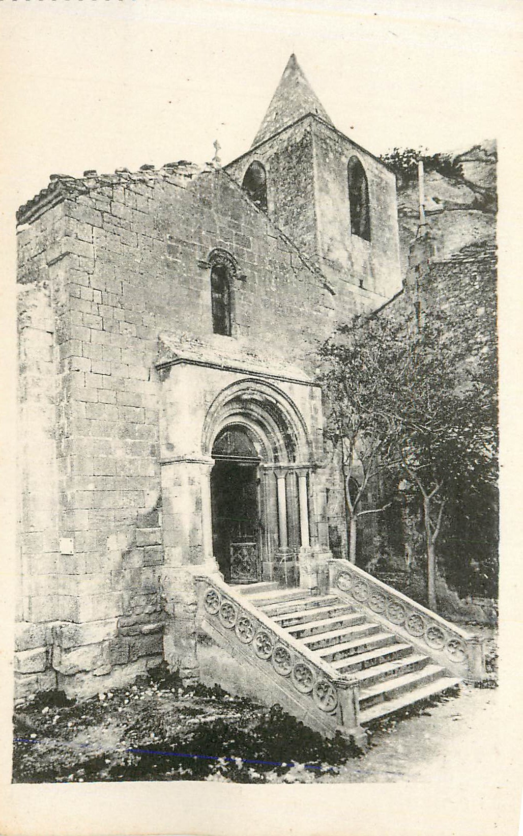 Église de Sainte-Marie de Montfaucon-d'Argonne — vue générale — éditeur non visible