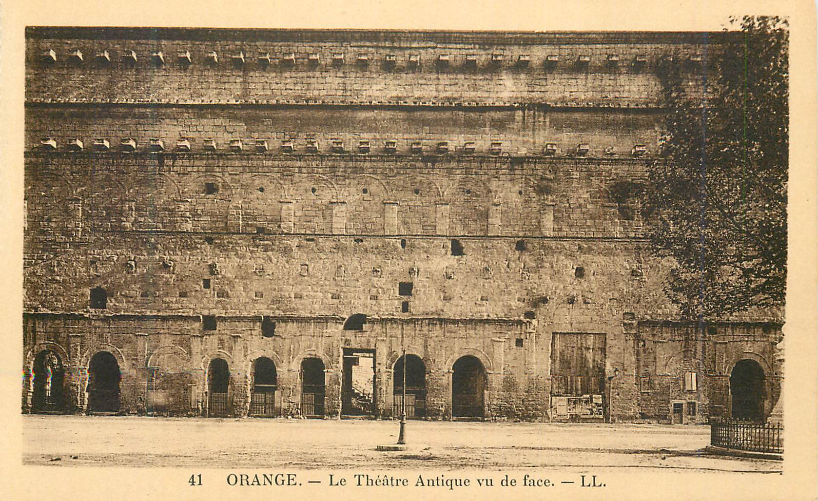 CPA Orange Le Theatre Antique vu de face