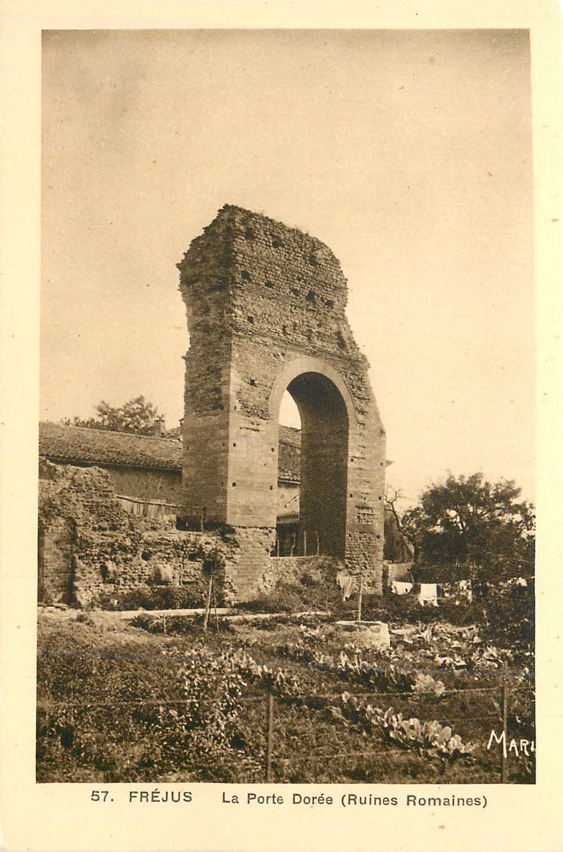 CPA Frejus La Porte Doree (Ruines Romaines)