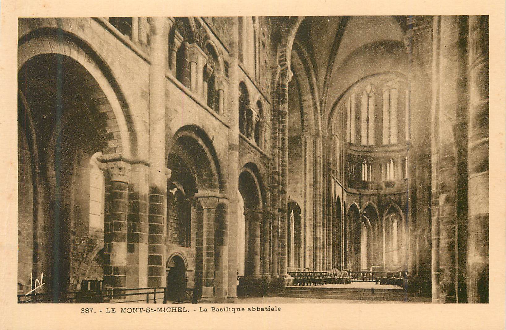 CPA Le Mont St Michel Le Basilique abbatiale