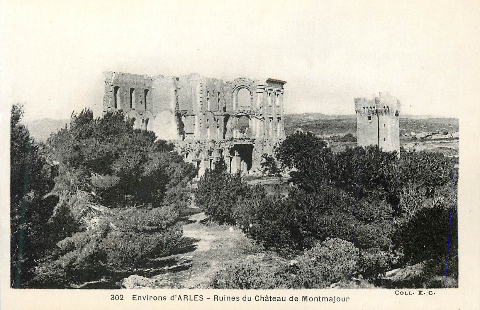CPA Montmajour Environs d'Arles Ruines du Chateau de Montmajour