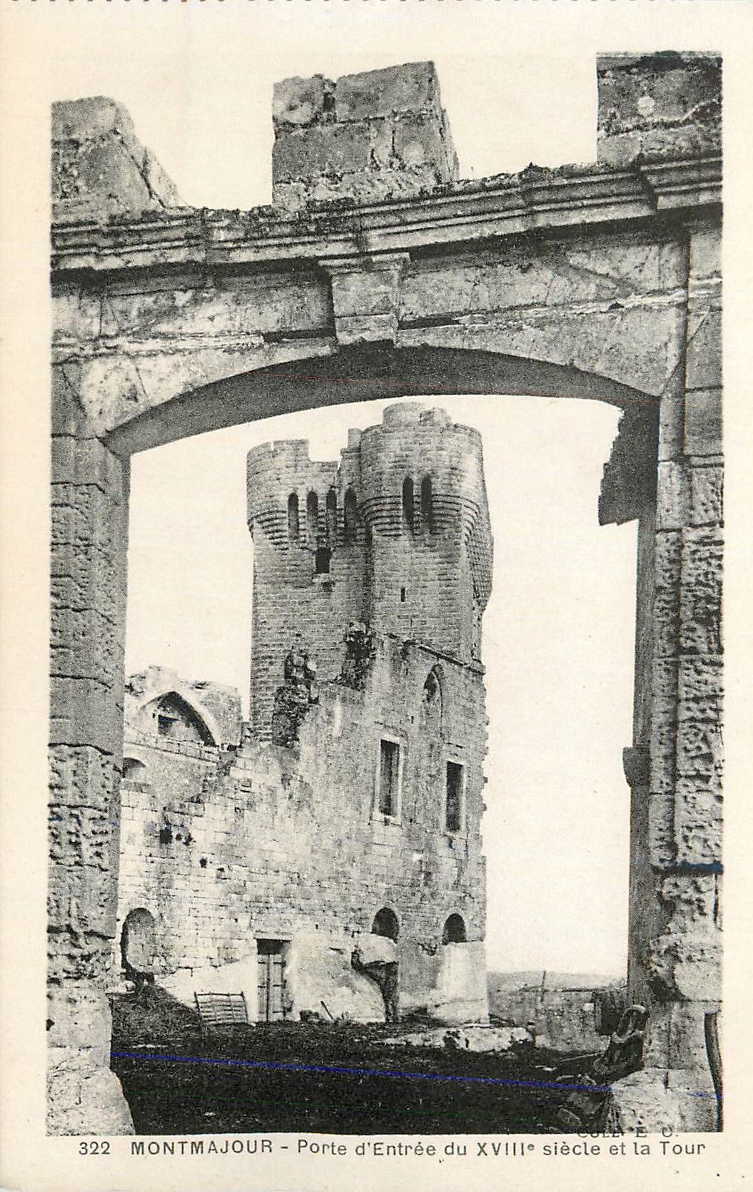 Montmajour — Porte d'Entrée du XVIIIe siècle et la Tour