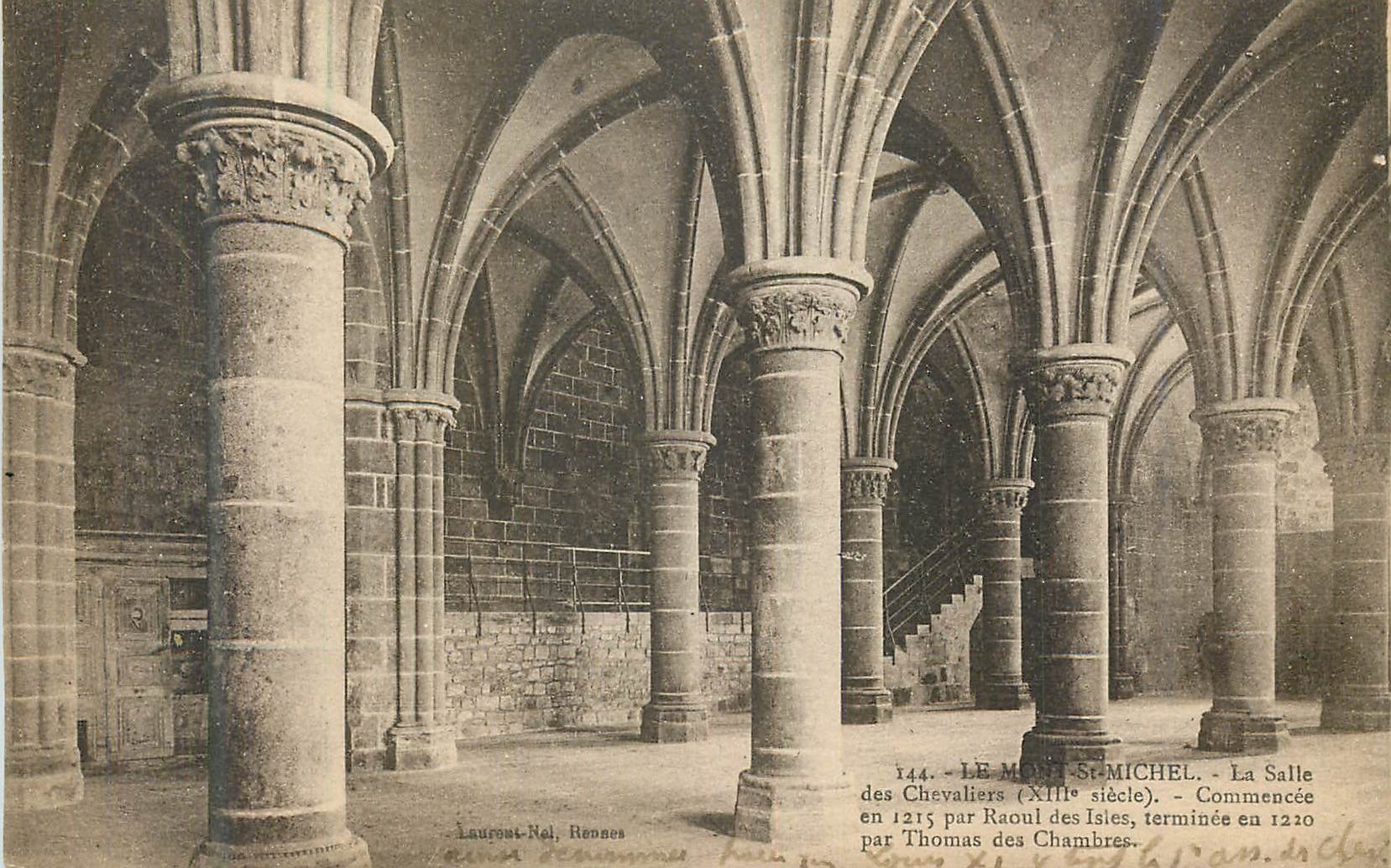 CPA Le Mont Saint Michel La Salle des Chevaliers (XIIIe siecle) Commencee en 1215 par Raoul des Isies terminee en 1210 p