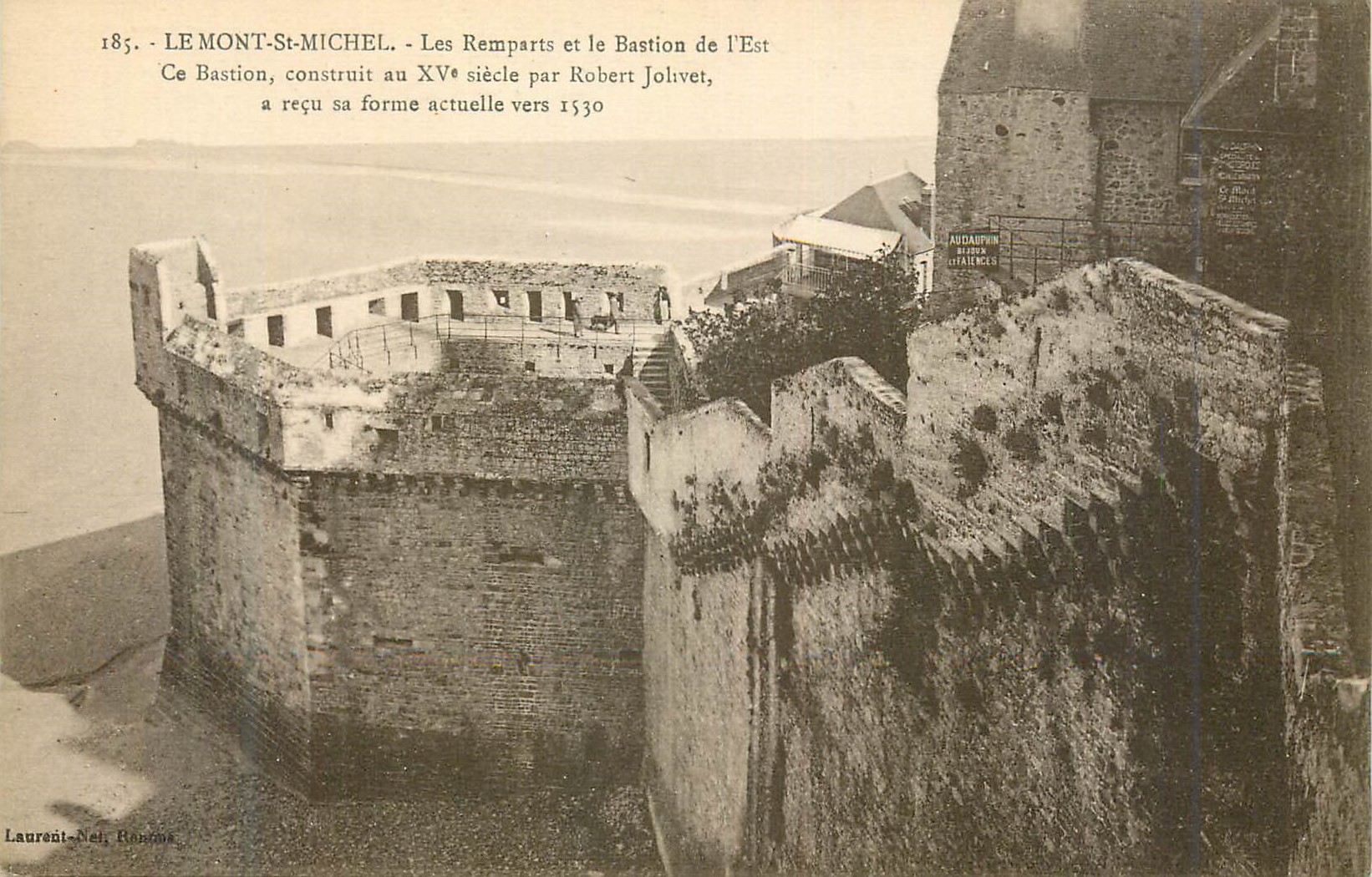 CPA Le Mont Saint Michel Les Remparts et le Bastion de l'Est Ce Bastion construit au XVe siecle par Robert Jolivet a rec