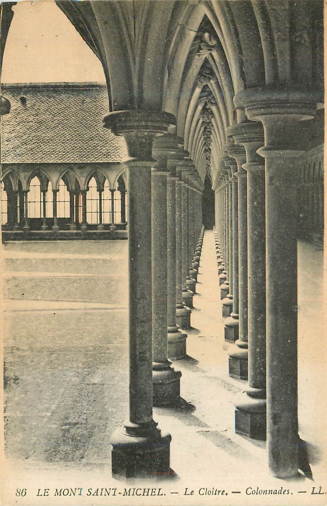 CPA Le Mont Saint Michel Le Cloitre Colonnades