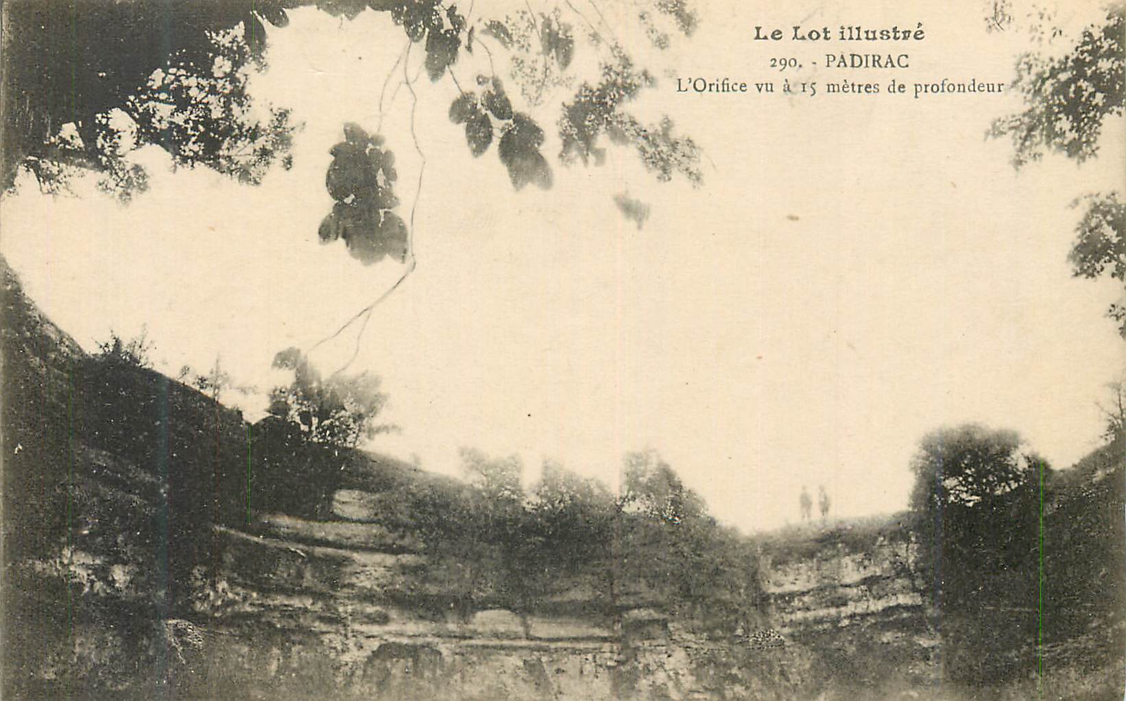 L'Orifice vu à 15 mètres de profondeur — Padirac — Le Lot illustré n°290