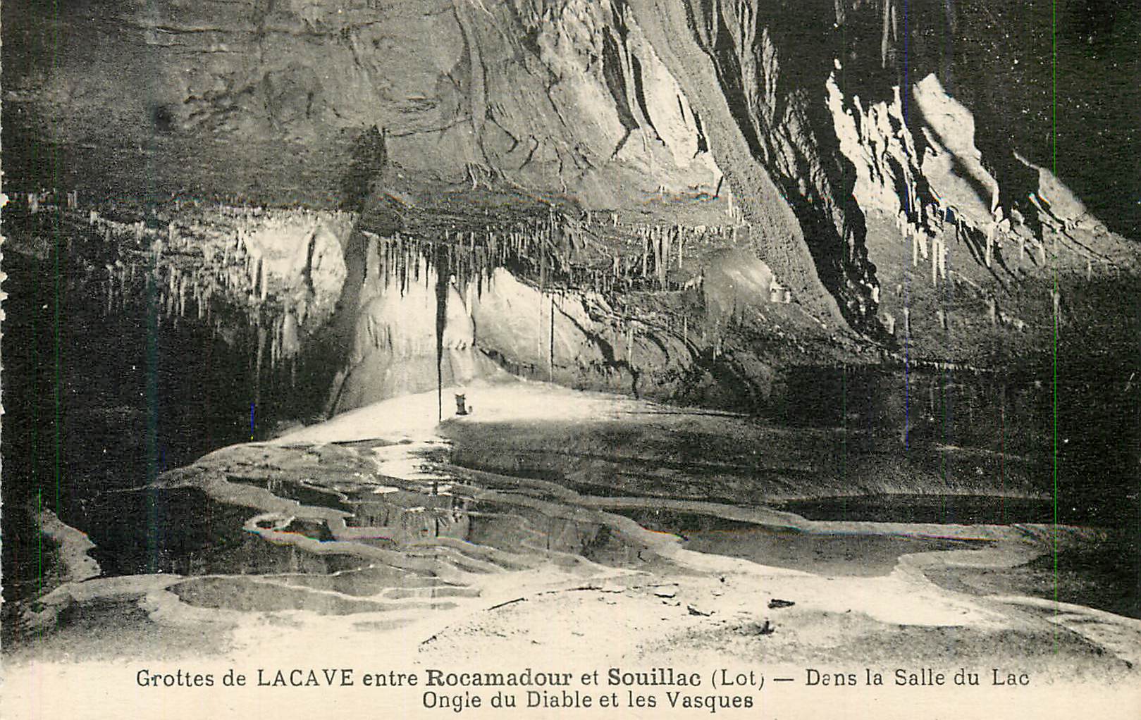 Grottes de LACAVE entre Rocamadour et Souillac (Lot) — Dans la Salle du Lac Diable et les Vasques