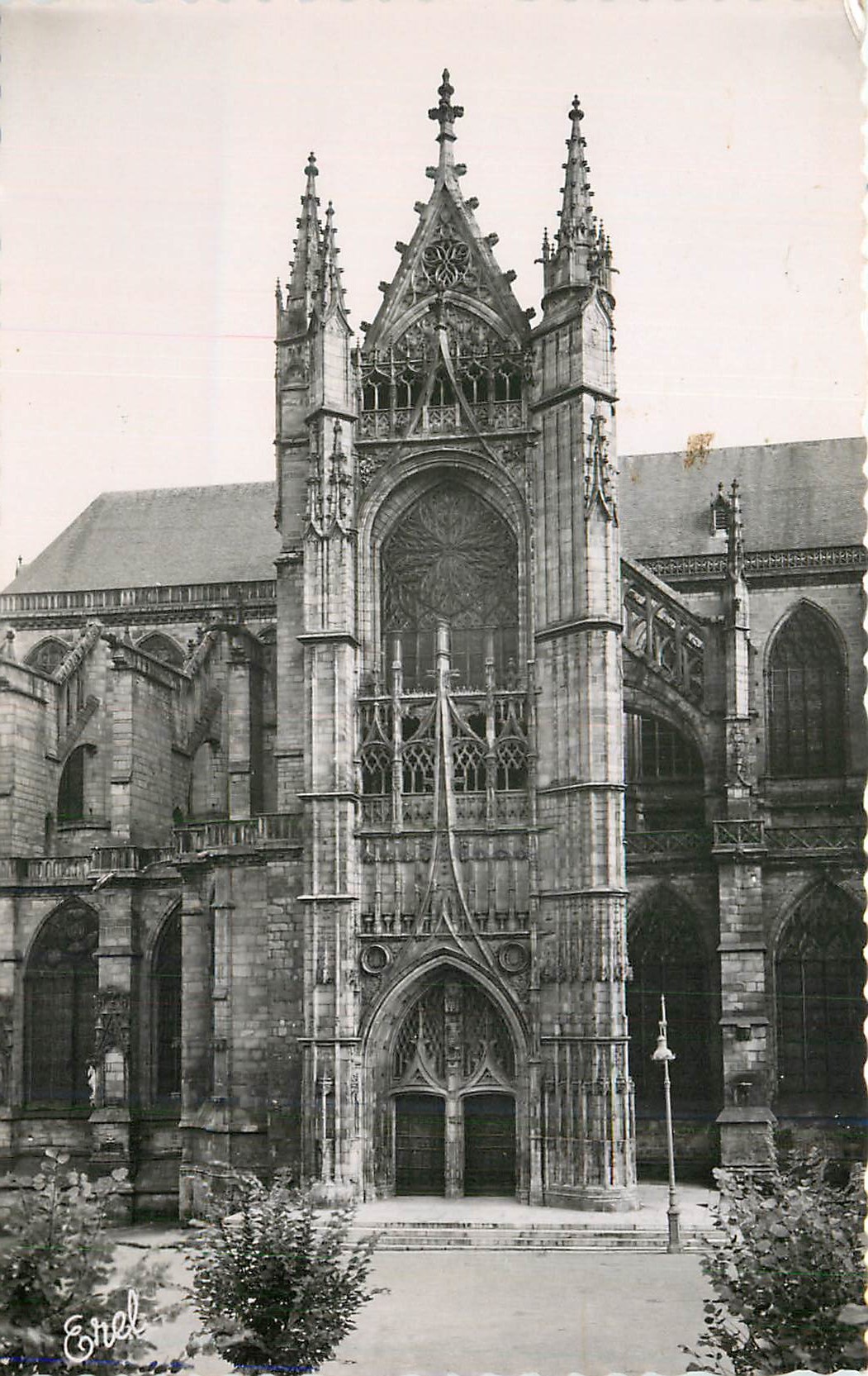 CPM Limoges (Haute Vienne) La Cathedrale Porte St Jean