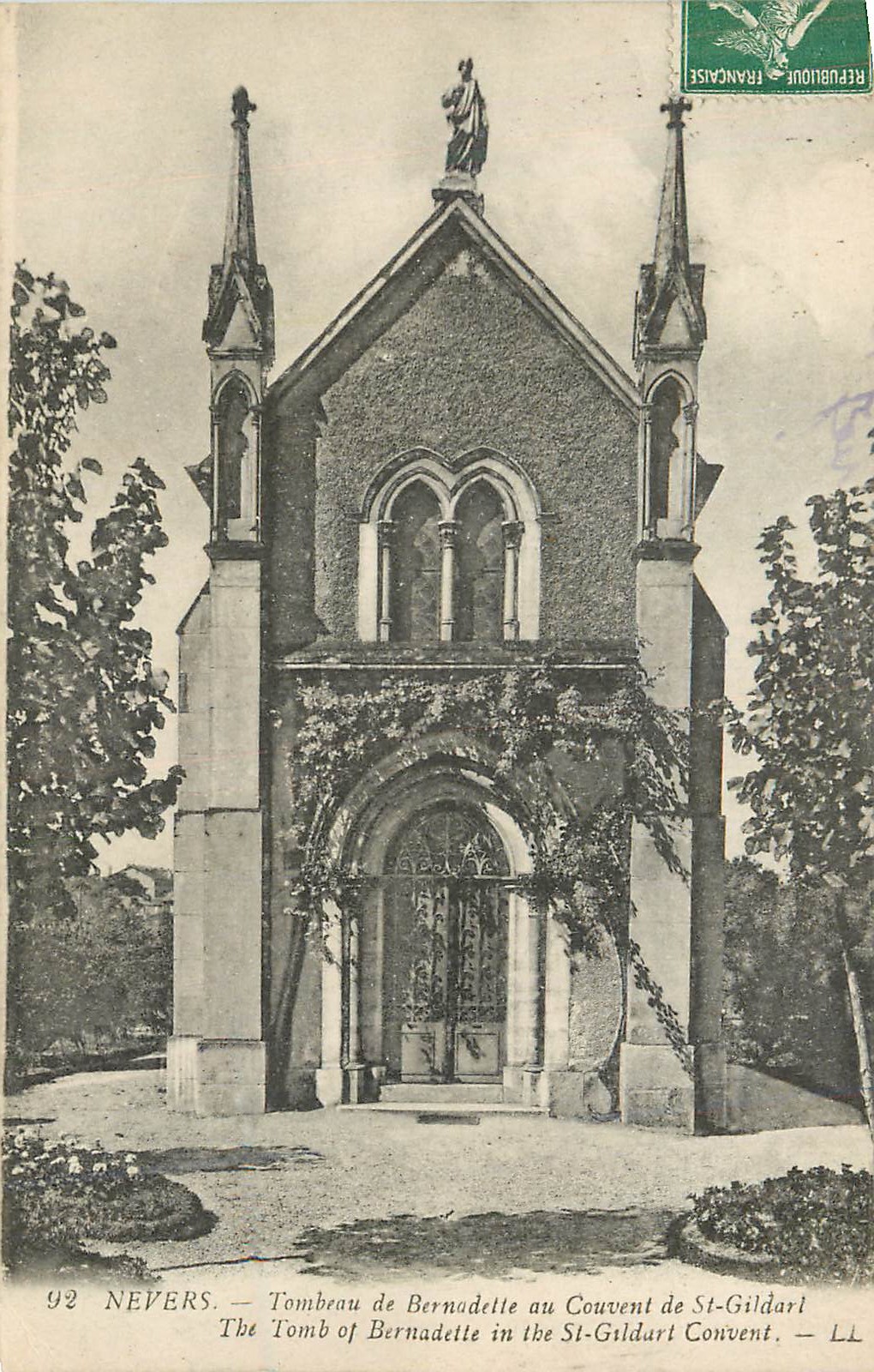 CPA Nevers Tombeau de Bernadette au Couvent de St Gildarl