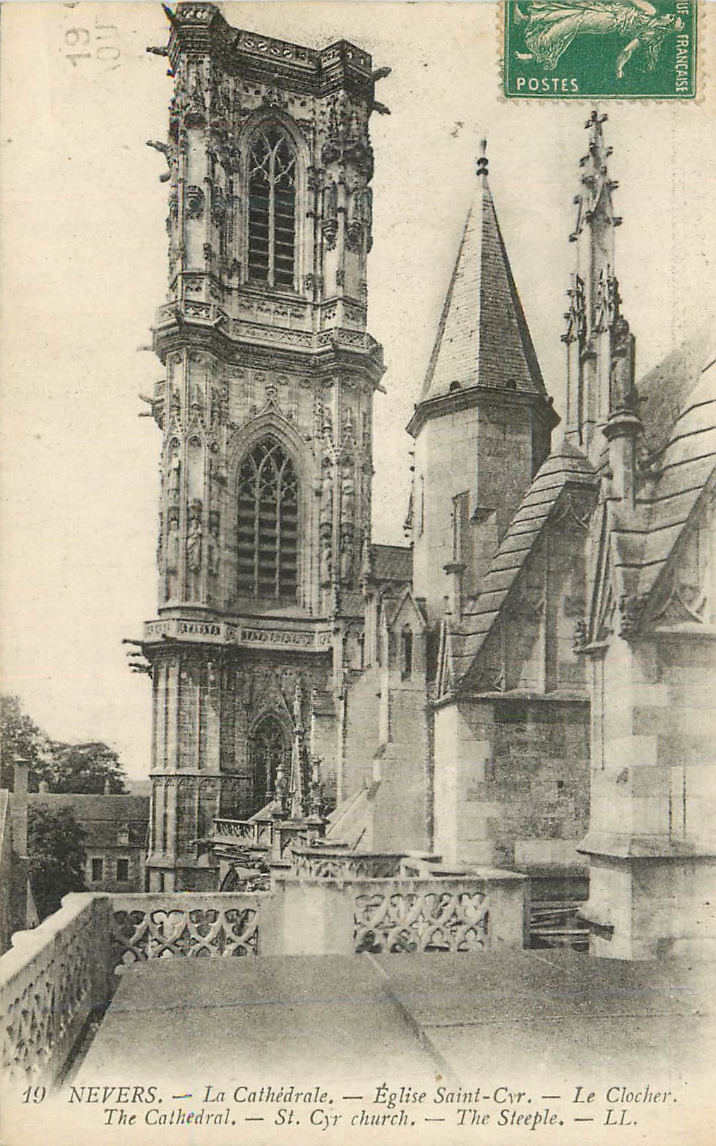CPA Nevers La Cathedrale Eglise Saint Cyr Le Clocher