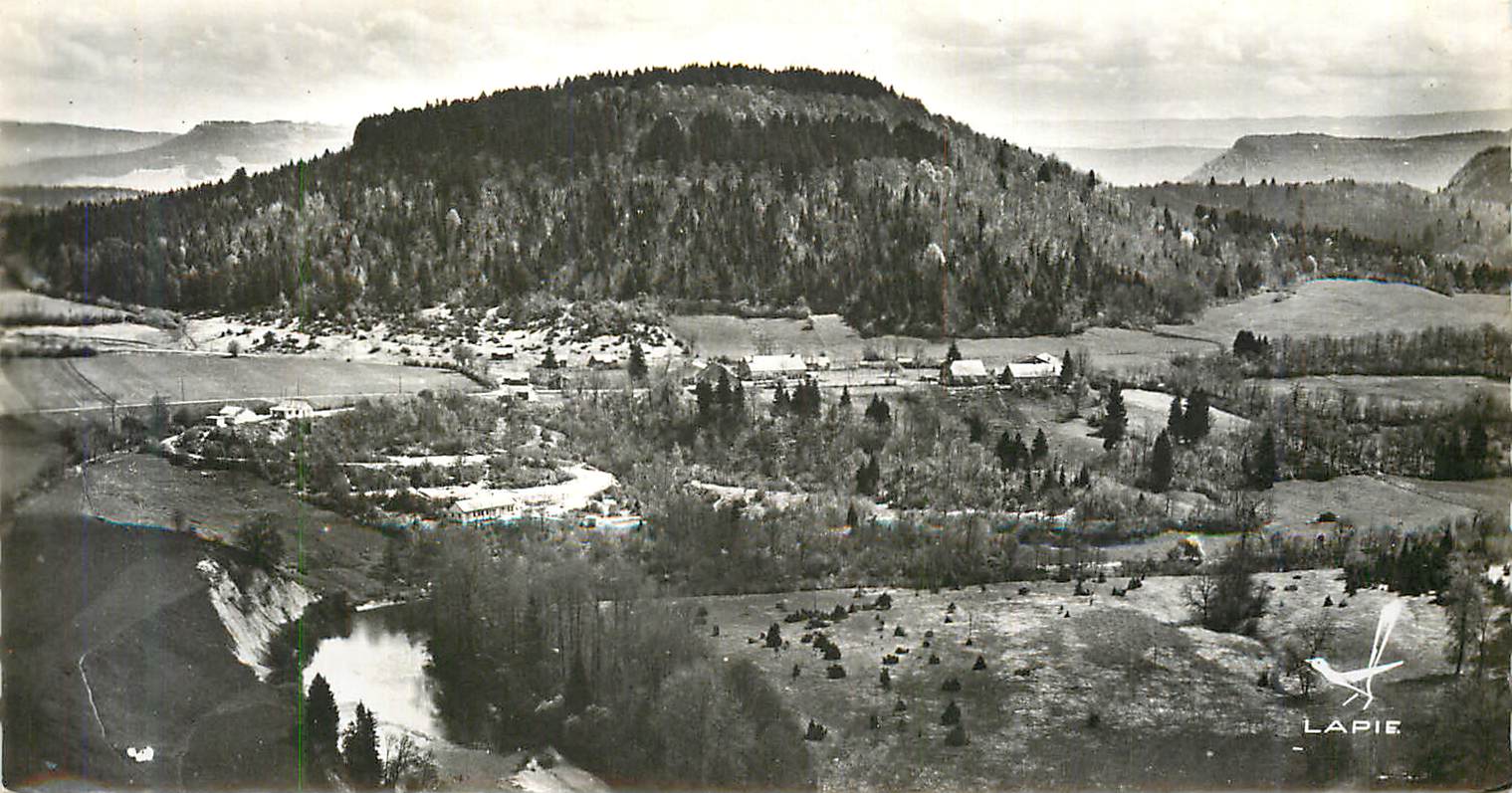 CPM Une Colline dans le Jura Central Crotenay (Jura)