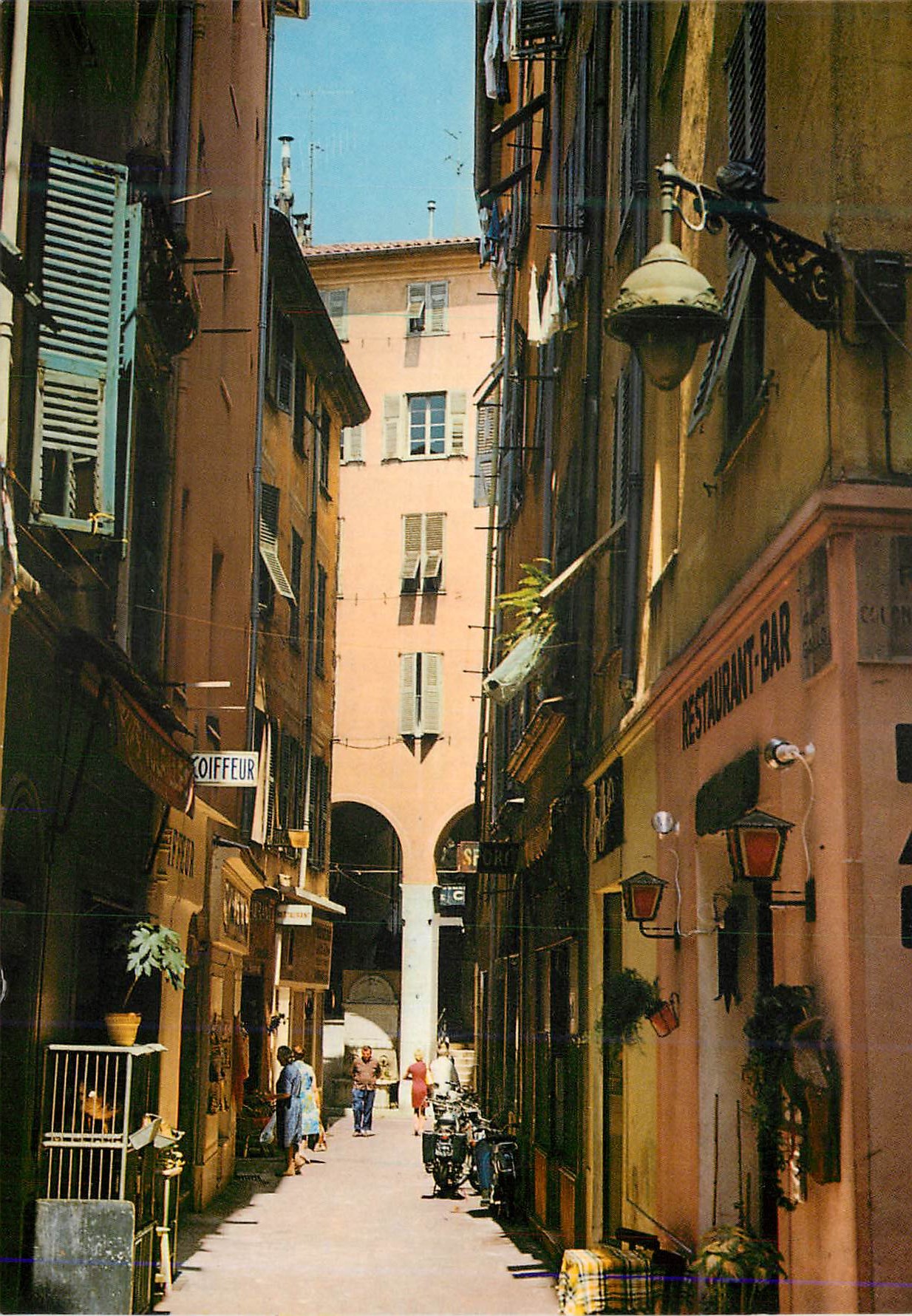 CPM Nice (Alpes Maritimes) Le Vieux Nice pittoresque La porte fausse Coiffeur