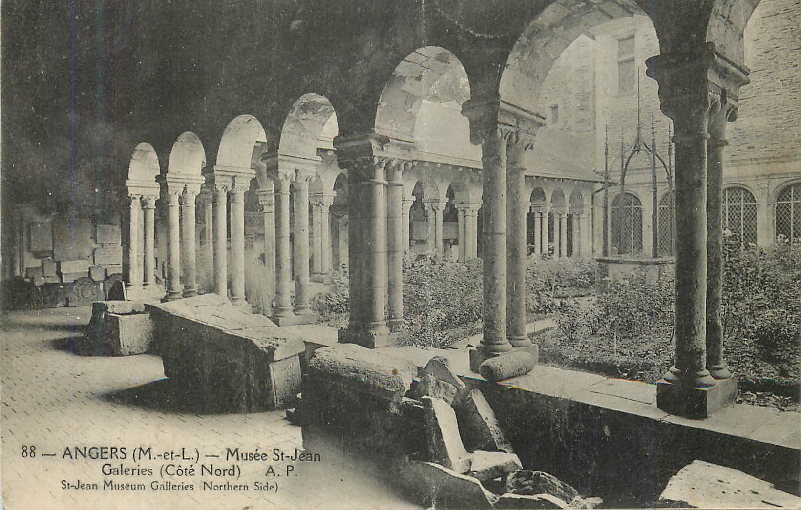 CPA Angers (M et L) Musee St Jean Galeries (Cote Nord) A P