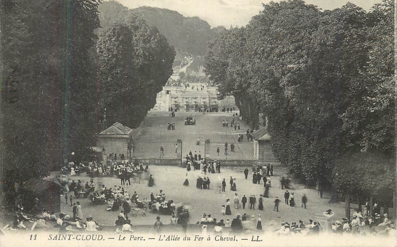 CPA Saint Cloud Le Parc L'Allee du Fer a Cheval
