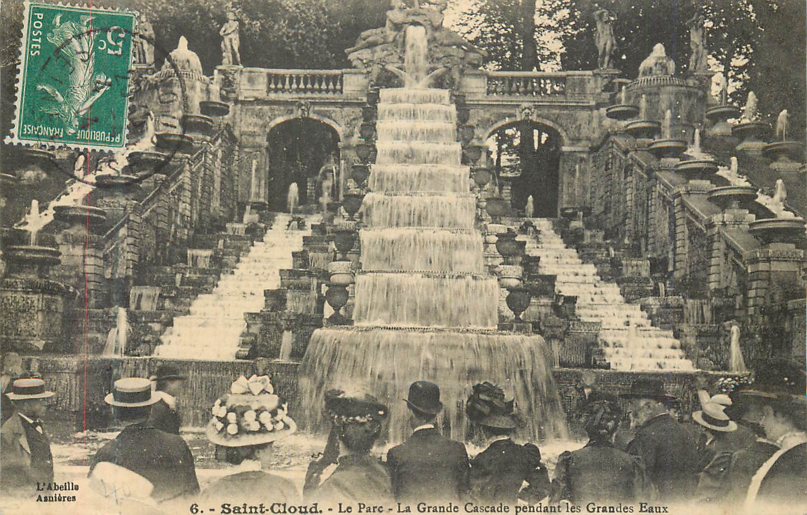 CPA Saint Cloud Le Parc La Grande Cascade pendant les Grandes Eaux