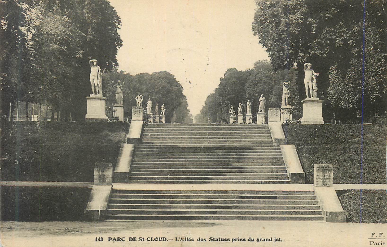 CPA Saint Cloud Le Parc L'Allee des States prise du grand jet