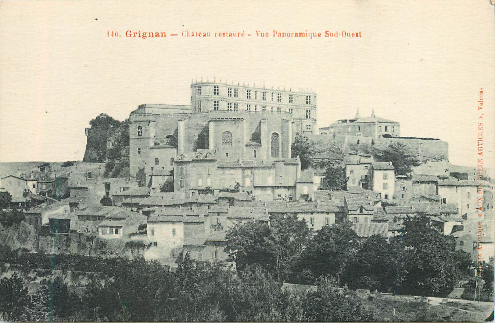 Grignan — Château restauré — Vue panoramique Sud-Ouest