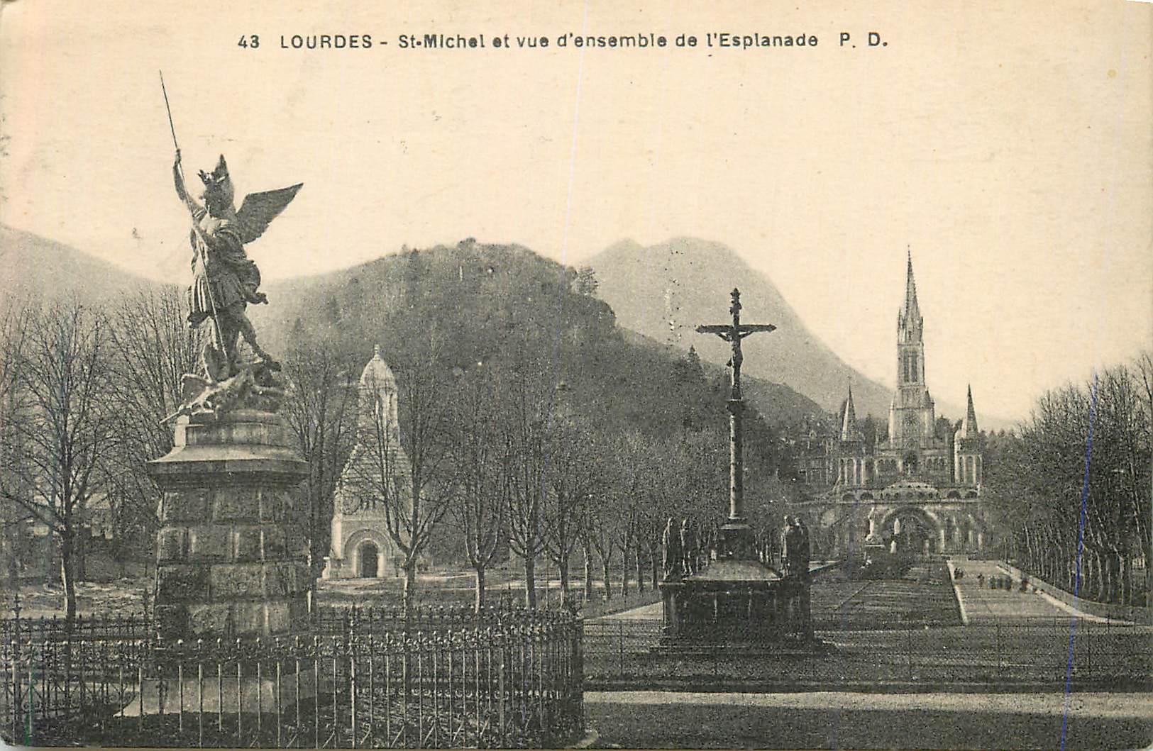 CPA Lourdes St Michel et vue d'ensemble de l'Esplanade