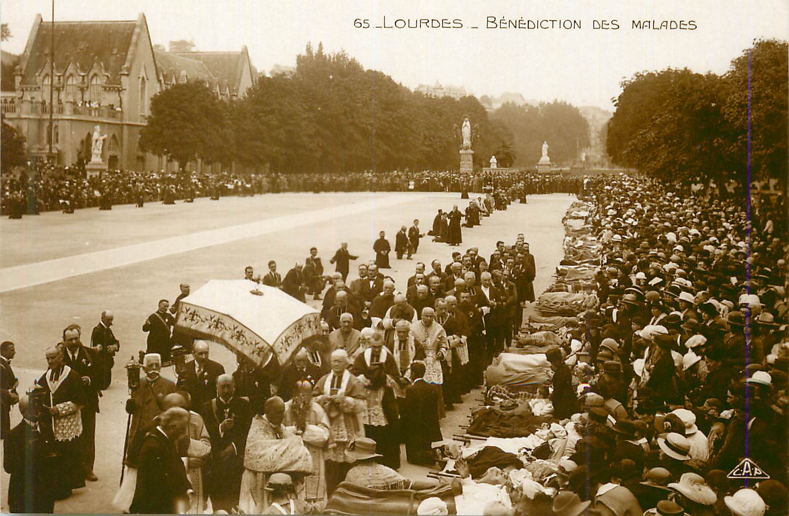 CPA Lourdes Benediction des Malades