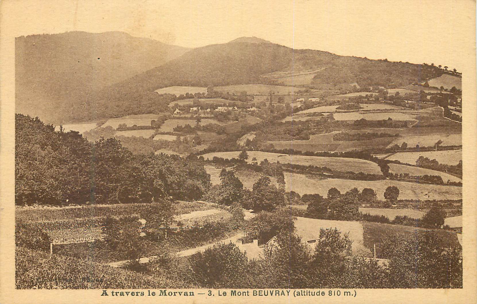 CPA A travers le Morvan Le Mont Beuvray